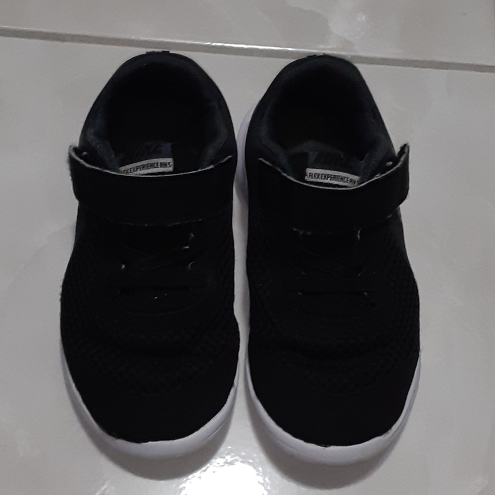Toddler tennis shoes